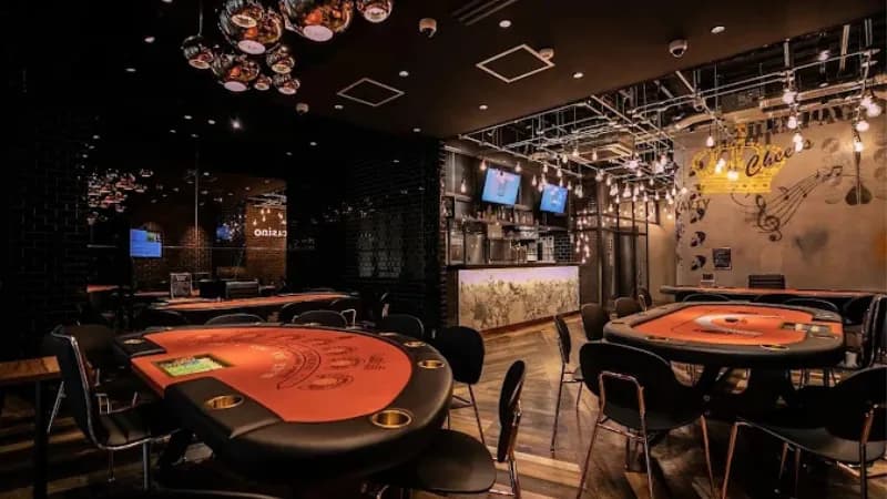 BLOW 三宮の店内